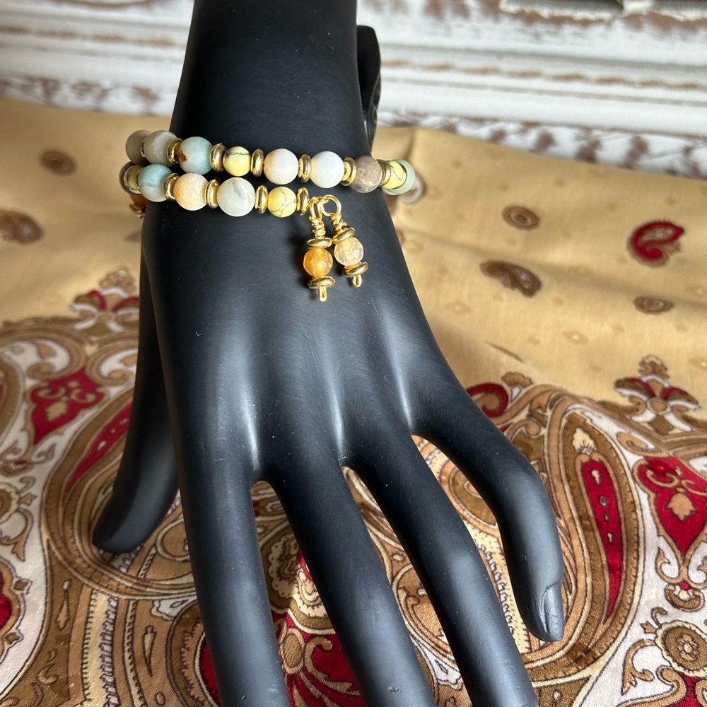 Chic Beaded Bracelet with Gold Charms